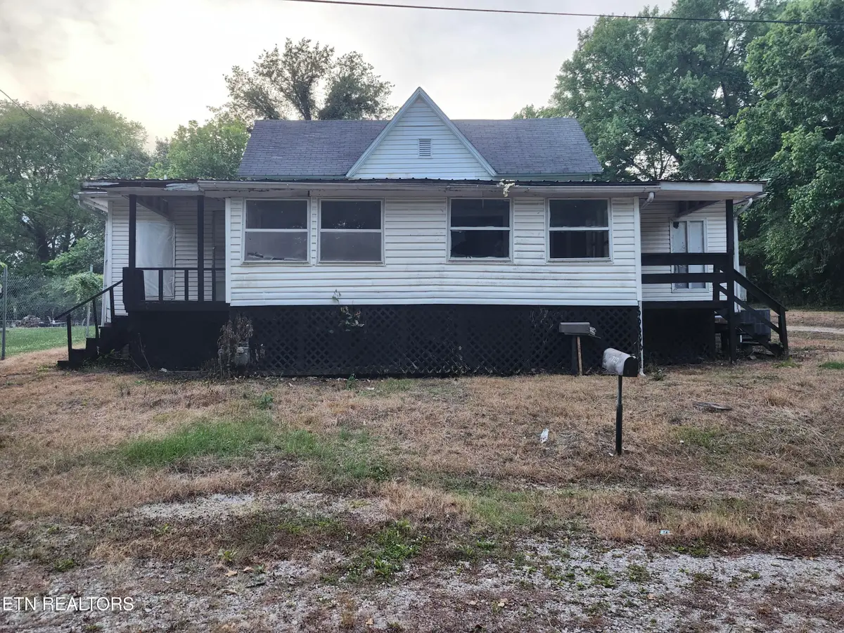 722 Hendrickson St, Clinton, TN 37716 - #1