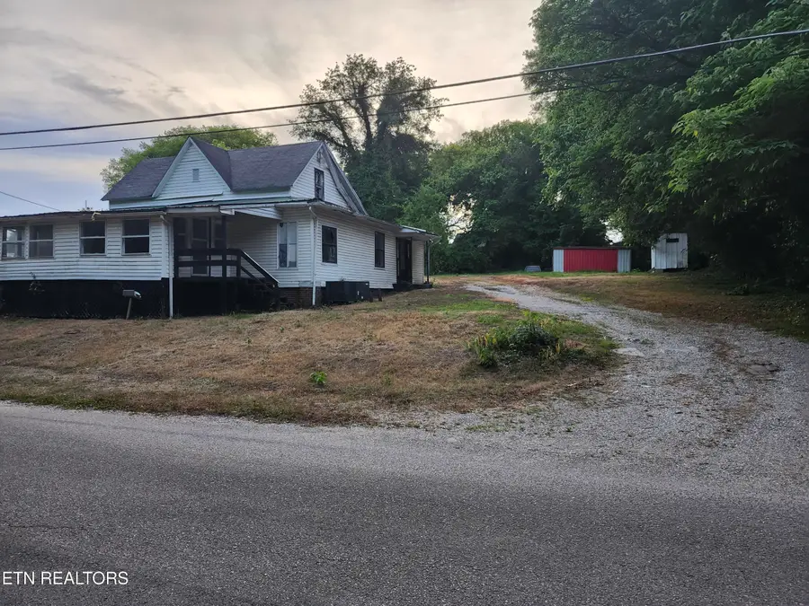 722 Hendrickson St, Clinton, TN 37716 - #3