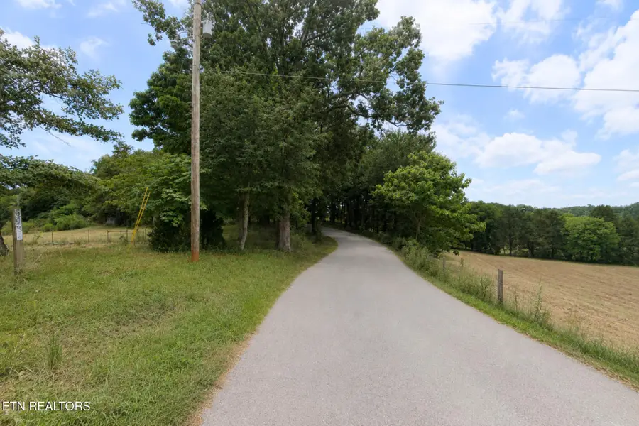 6084 Bishop Rd, Loudon, TN 37774 - #3