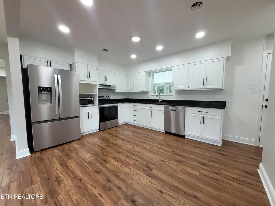 5506 Cedar Heights Rd, Knoxville, TN 37912 - #2
