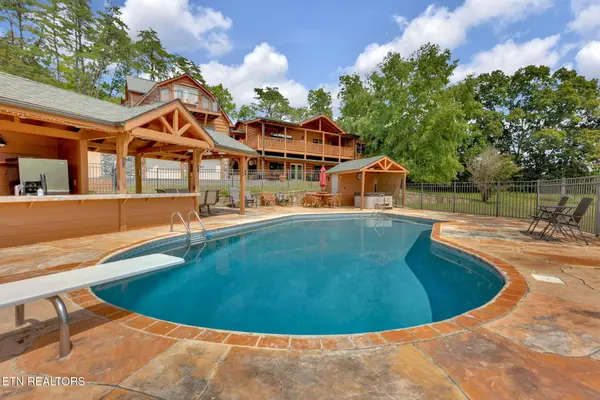 2803 Mary Ridge Farm Rd, Sevierville, TN 37862