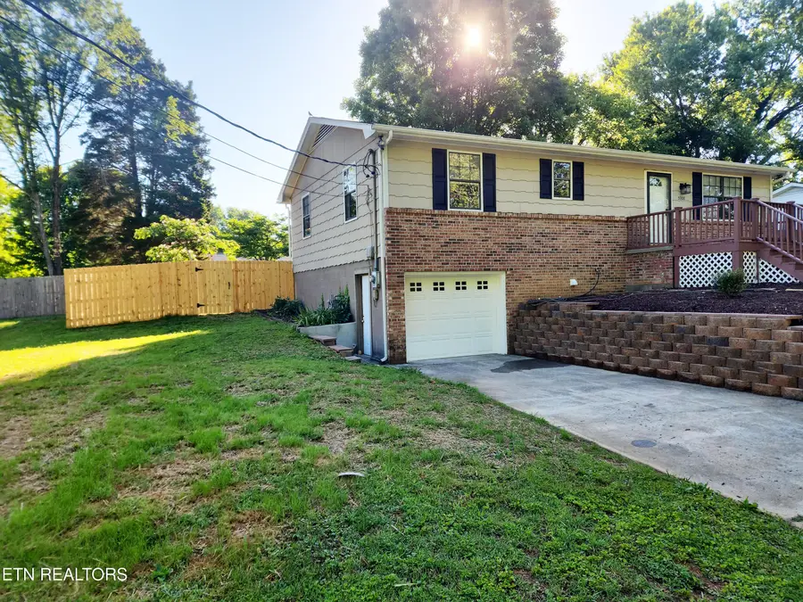 5908 Moore Rd, Knoxville, TN 37920 - #2