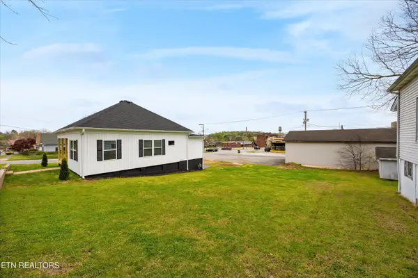 208 E 1st Ave, Lenoir City, TN 37771