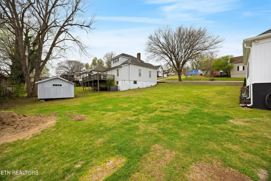 208 E 1st Ave, Lenoir City, TN 37771 - #2