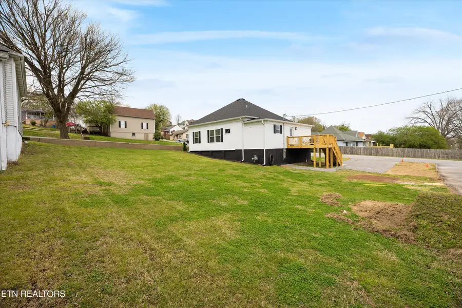 208 E 1st Ave, Lenoir City, TN 37771 - #3