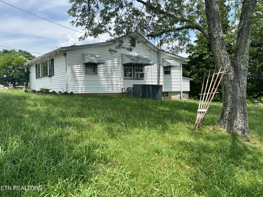 921 Fowler St, Clinton, TN 37716 - #2