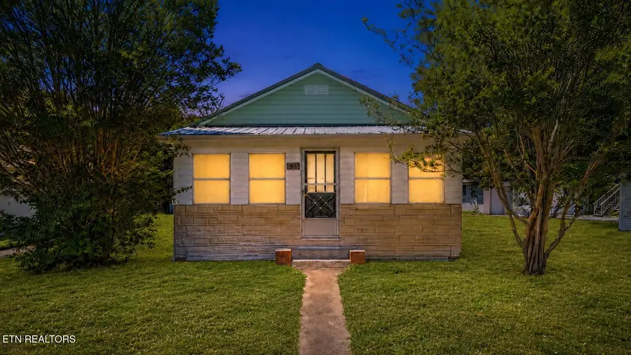 335 Oakdale St, Maryville, TN 37801 - #2