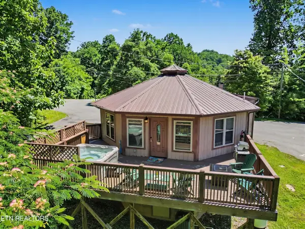 717 Valley View Lane, Gatlinburg, TN 37738