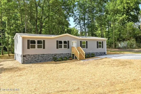 687 Hen Valley Rd, Oliver Springs, TN 37840