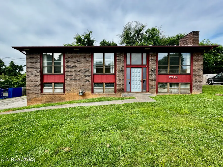 7512 S Whispering Oak Circle, Powell, TN 37849 - #3