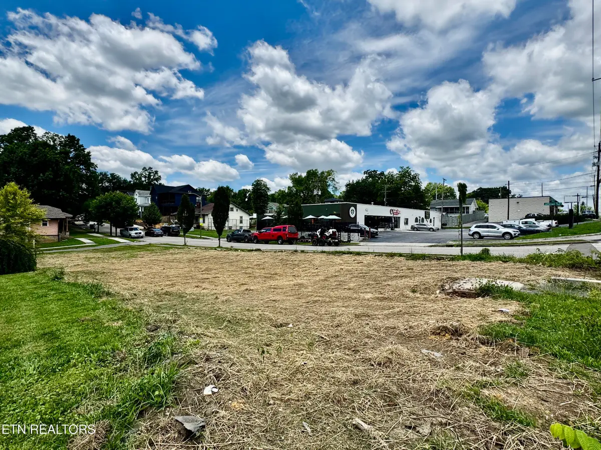 623 N Cherry St, Knoxville, TN 37914 - #1