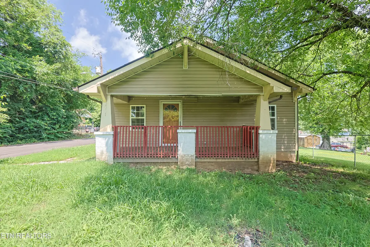 2201 Barker Ave, Knoxville, TN 37915 - #1