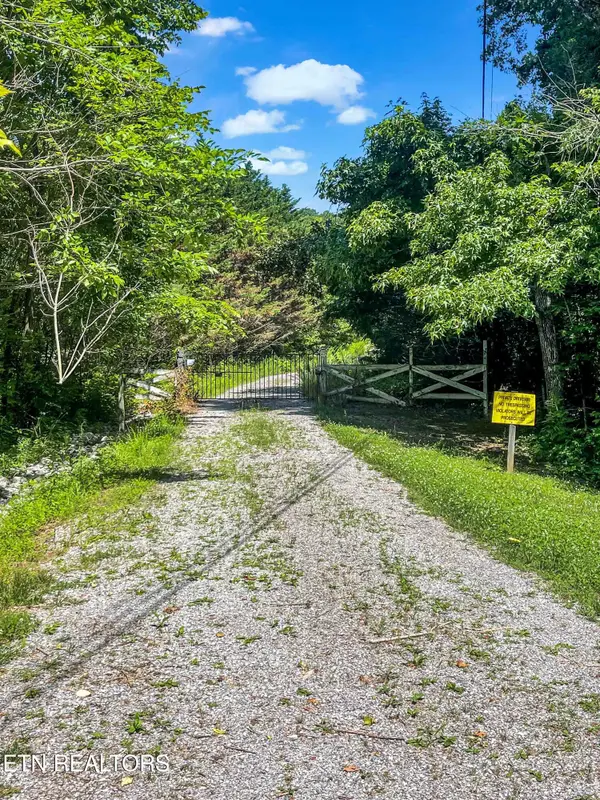 1955 Price Rd, Lenoir City, TN 37771
