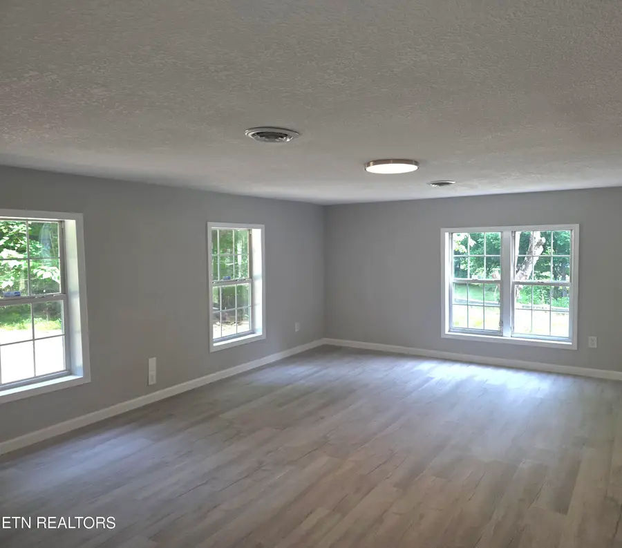 2074 Long Hollow Rd, Lafollette, TN 37766 - #3