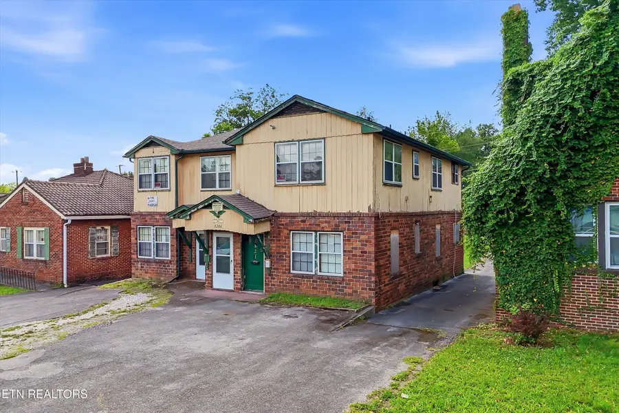 3206 E Magnolia Ave, Knoxville, TN 37914 - #3
