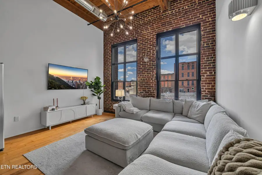220 W Jackson Ave #102, Knoxville, TN 37902 - #3