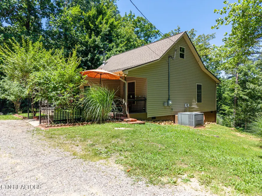 1042 Old Oliver Rd, Walland, TN 37886 - #3