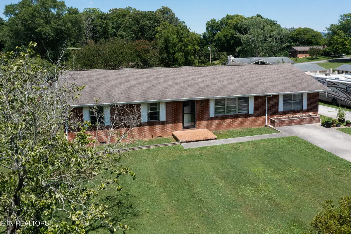 1886 E Brown School Rd, Maryville, TN 37804 - #1