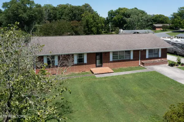 1886 E Brown School Rd, Maryville, TN 37804