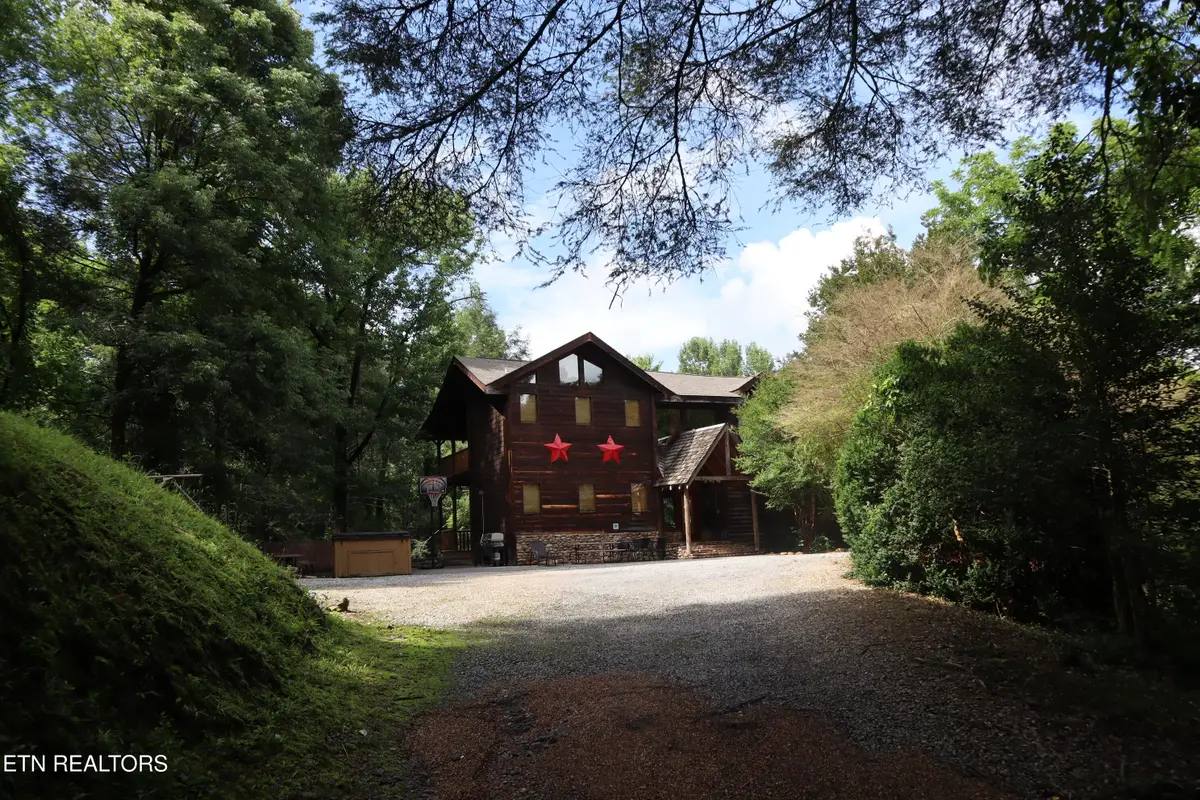 402 Laurel Ave, Gatlinburg, TN 37738 - #1