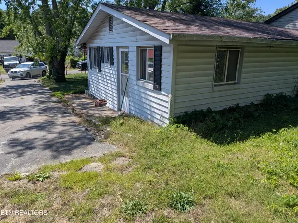 1918 Sandusky Rd, Knoxville, TN 37912