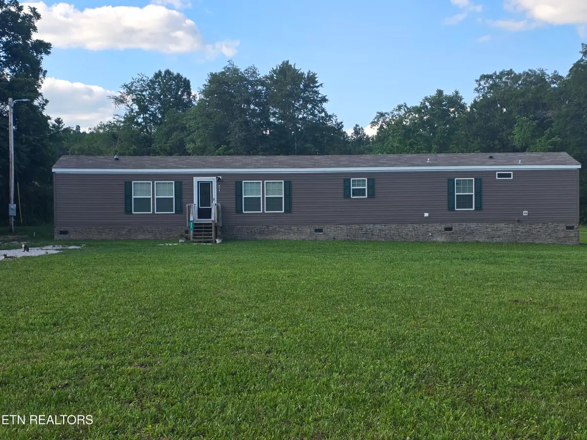 812 W 3rd Ave, Oneida, TN 37841 - #1