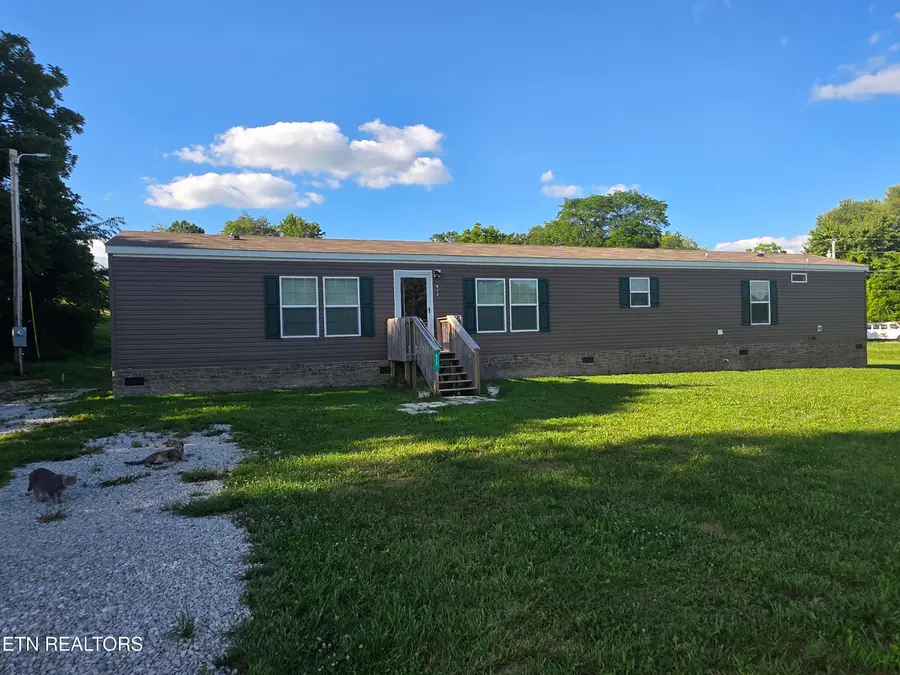 812 W 3rd Ave, Oneida, TN 37841 - #2