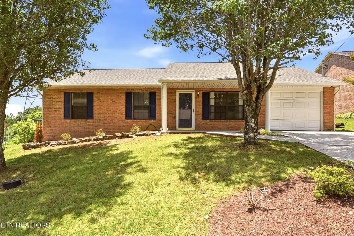 8039 Florence Gardens Rd, Knoxville, TN 37938 - #1