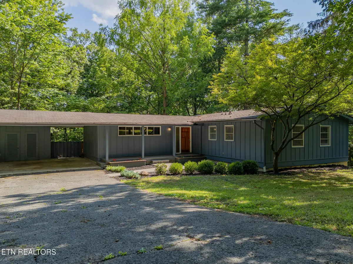 909 W Outer Drive, Oak Ridge, TN 37830 - #1