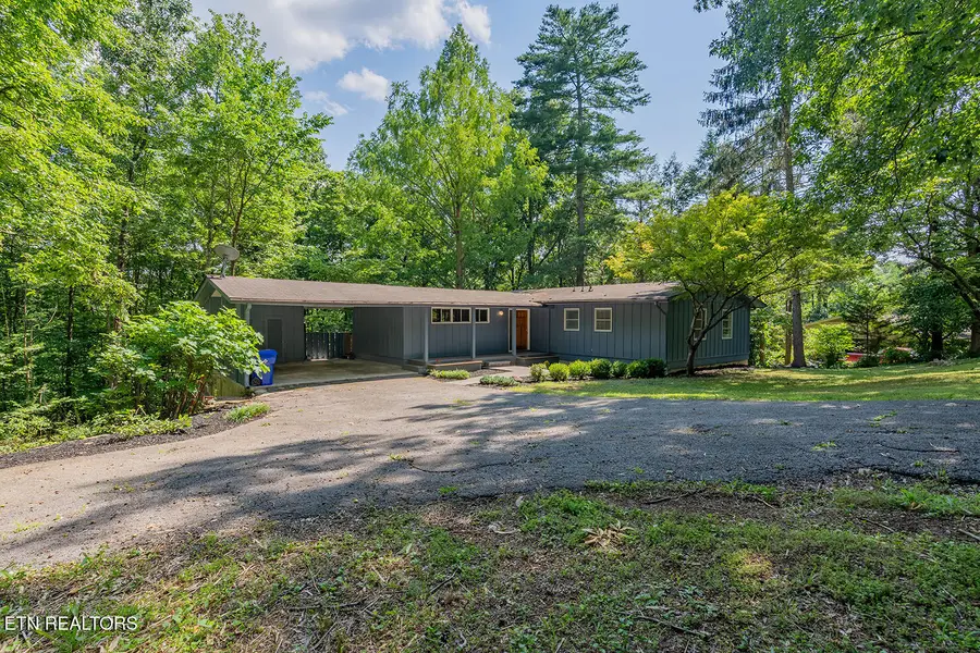 909 W Outer Drive, Oak Ridge, TN 37830 - #2