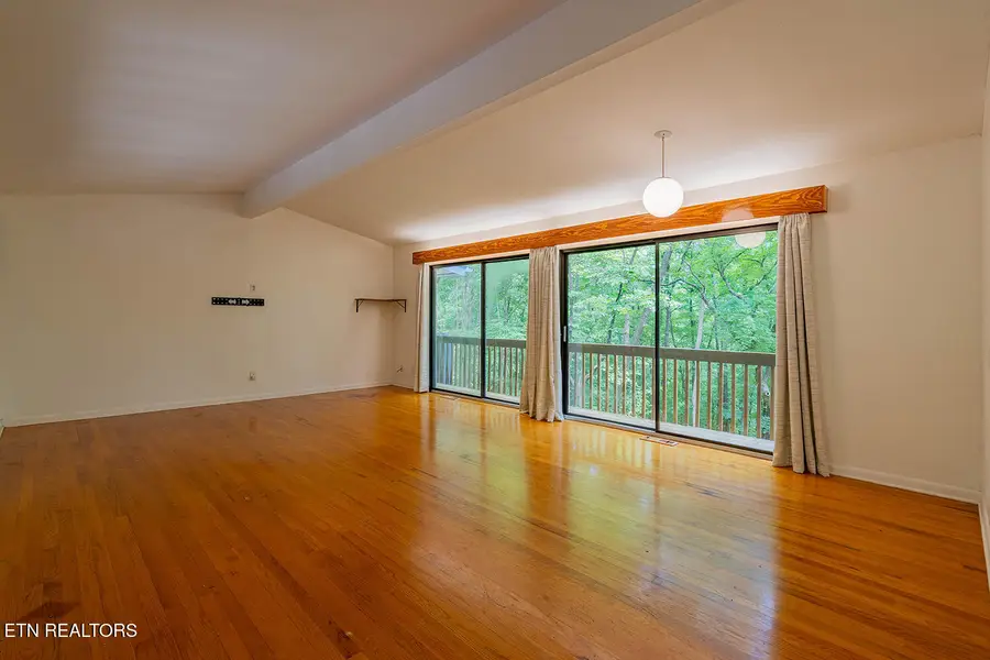 909 W Outer Drive, Oak Ridge, TN 37830 - #3