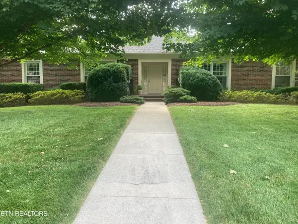 725 Kempton Rd, Knoxville, TN 37909