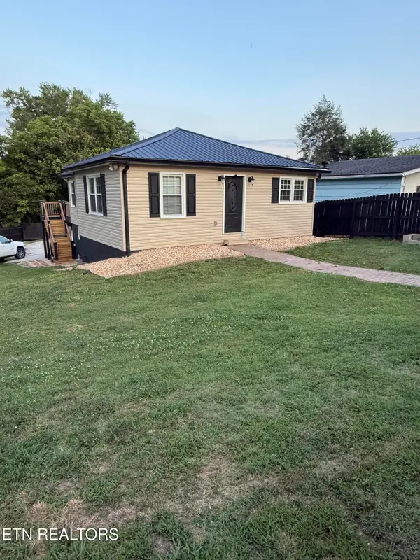 925 Medaris St, Clinton, TN 37716