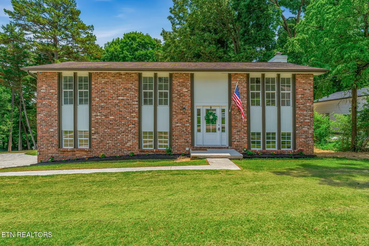 10008 Bluegrass Rd, Knoxville, TN 37922 - #1