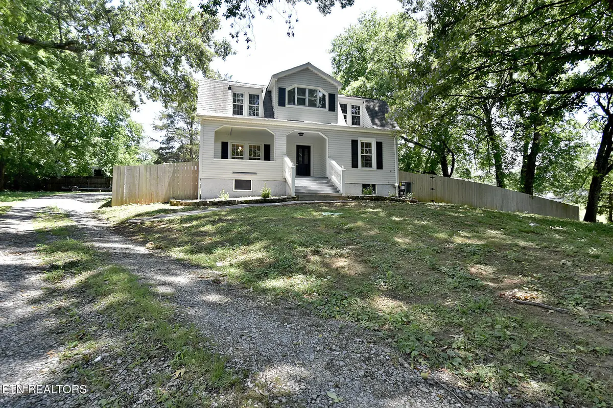 112 S 5th St, Maryville, TN 37804 - #1