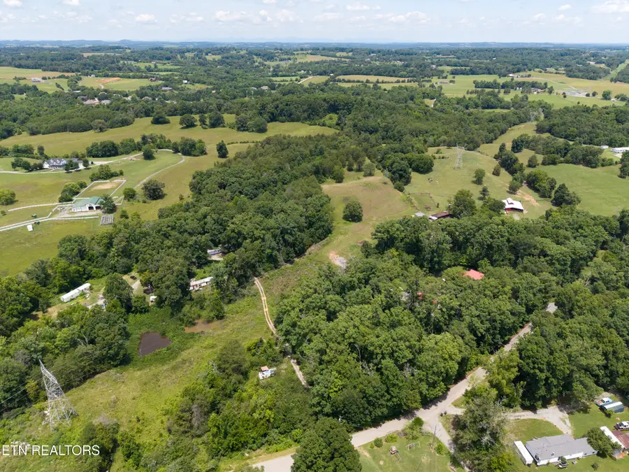 1919 Reagan Mill Rd, Maryville, TN 37803 - #2