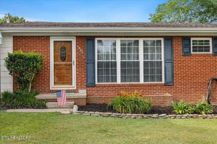 1231 Morgan St, Athens, TN 37303 - #2