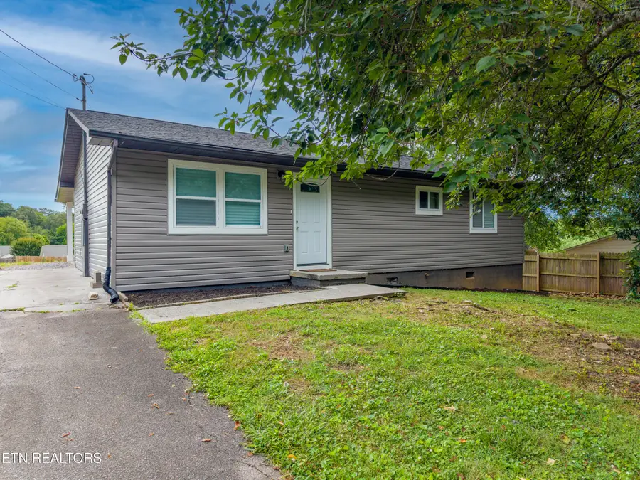 617 Patterson Rd, Walland, TN 37886 - #3