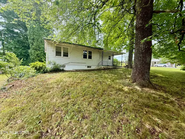 231 Airport Rd, Oliver Springs, TN 37840
