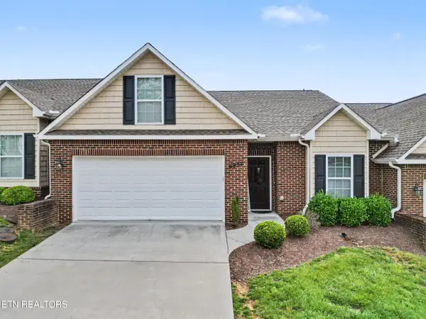 6957 Pemmbrooke Shire Lane, Knoxville, TN 37909