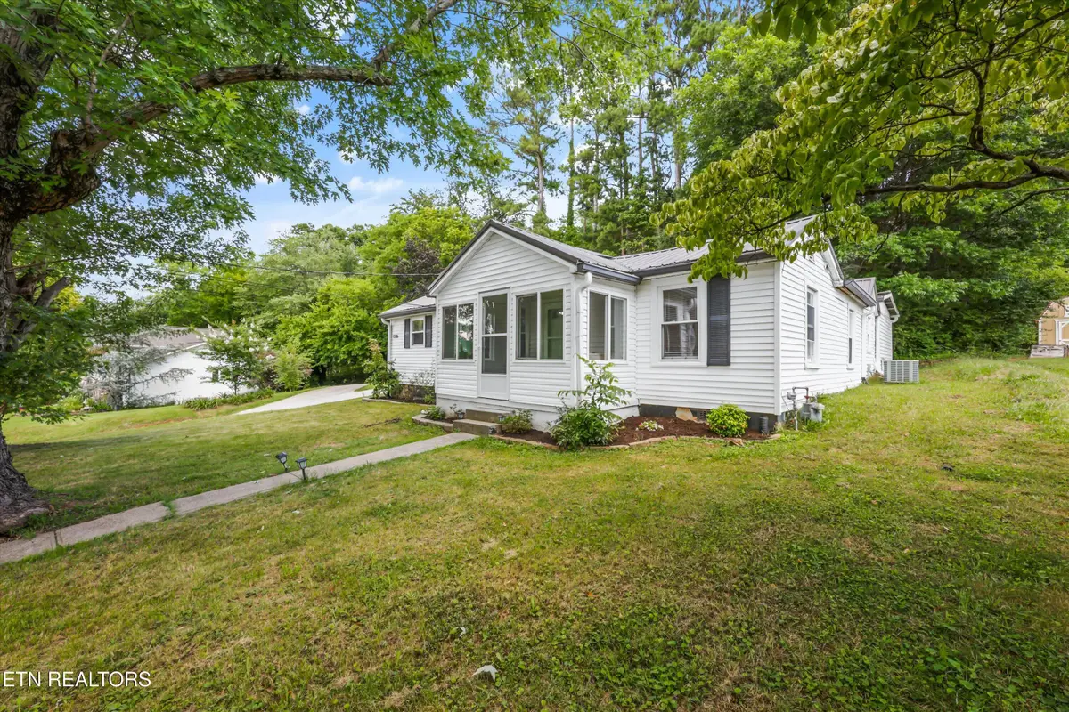 1306 Montvale Station Rd, Maryville, TN 37803 - #1