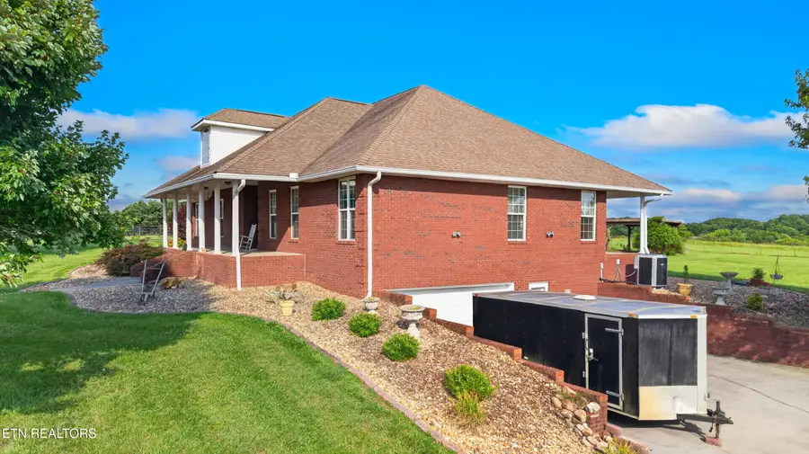 670 Burchfield Rd, Dandridge, TN 37725 - #2