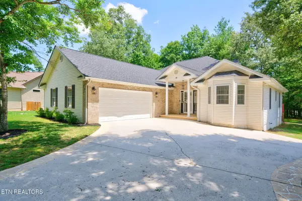 35 Leaf Circle, Crossville, TN 38558