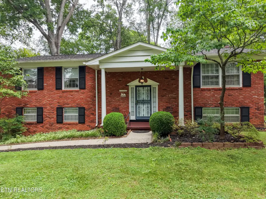 8705 Longmeade Drive, Knoxville, TN 37923 - #2