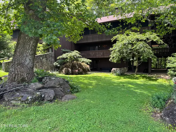 3815 E Parkway Pkwy #APT 13, Gatlinburg, TN 37738
