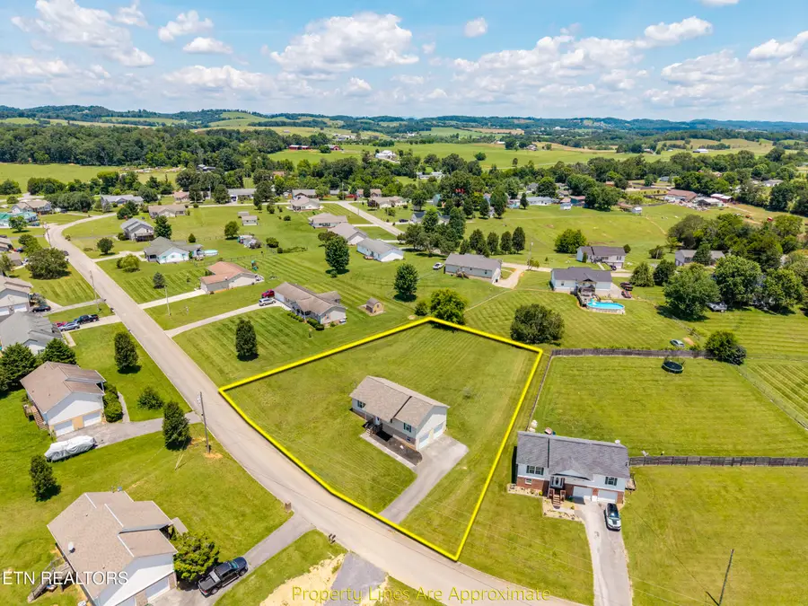 157 Ridgefield Drive, Dandridge, TN 37725 - #2
