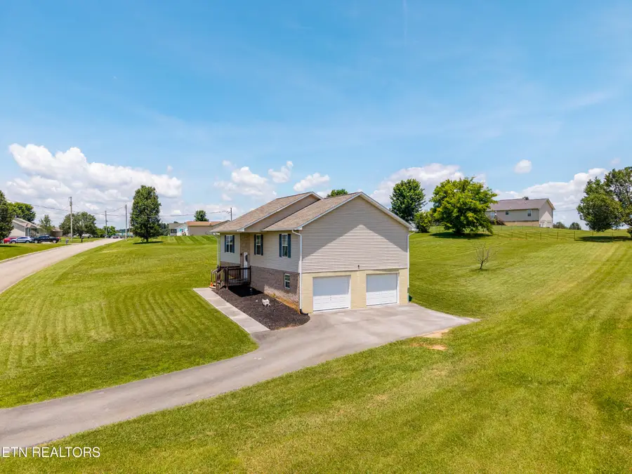 157 Ridgefield Drive, Dandridge, TN 37725 - #3