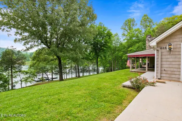 444 Chapman Village Drive, LaFollette, TN 37766