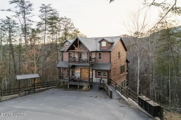 2110 Elk Pass Lane, Sevierville, TN 37876