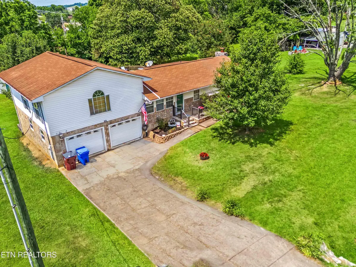 958 W Hunt Rd, Alcoa, TN 37701 - #1
